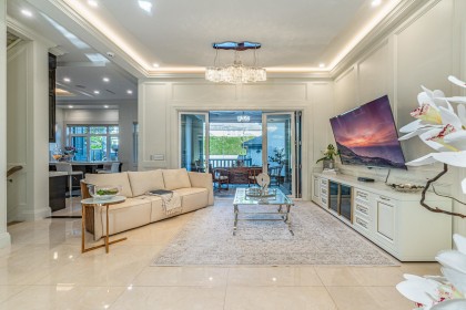 Photo 9 at 6038 Marguerite Street, South Granville, Vancouver West