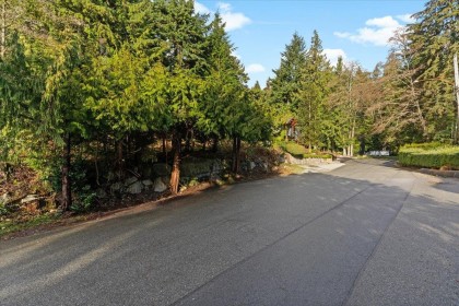 Photo 9 at 478 Craigmohr Drive, Glenmore, West Vancouver