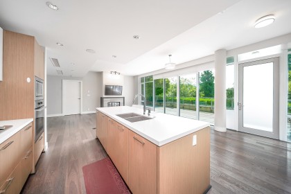 Photo 9 at 102 - 908 Keith Road, Park Royal, West Vancouver