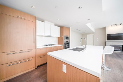 Photo 8 at 102 - 908 Keith Road, Park Royal, West Vancouver