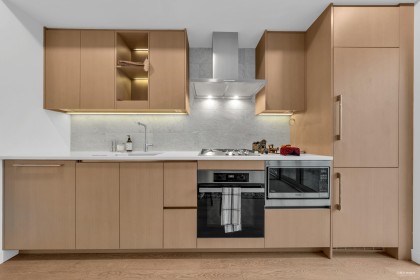 Photo 2 at 704 - 89 Nelson Street, Yaletown, Vancouver West