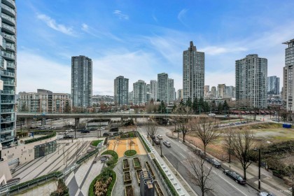 Photo 13 at 704 - 89 Nelson Street, Yaletown, Vancouver West