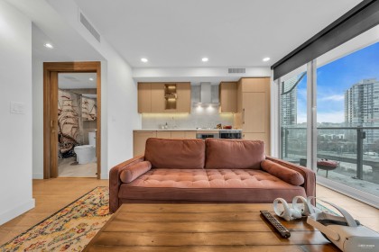 Photo 3 at 704 - 89 Nelson Street, Yaletown, Vancouver West