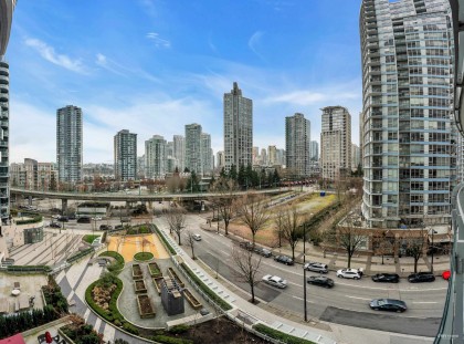 Photo 14 at 704 - 89 Nelson Street, Yaletown, Vancouver West