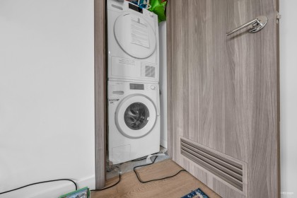 Photo 11 at 704 - 89 Nelson Street, Yaletown, Vancouver West