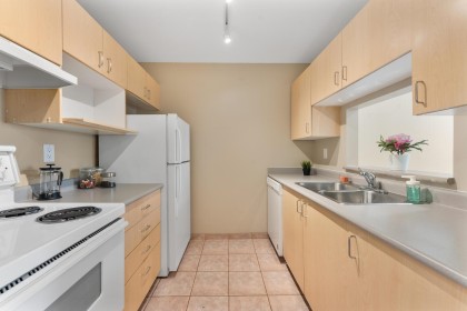 Photo 8 at 1012 - 1010 Howe Street, Downtown VW, Vancouver West