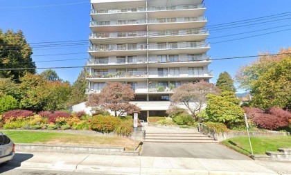 Photo 2 at 903 - 1745 Esquimalt Avenue, Ambleside, West Vancouver