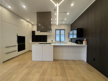 Photo 4 at 1076 Park Drive, Marpole, Vancouver West