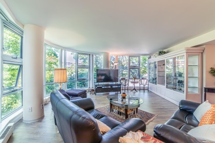 Photo 13 at 212 - 688 Fairchild Road, Oakridge VW, Vancouver West