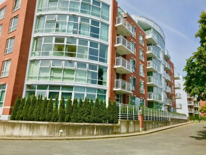 Photo 3 at 212 - 688 Fairchild Road, Oakridge VW, Vancouver West