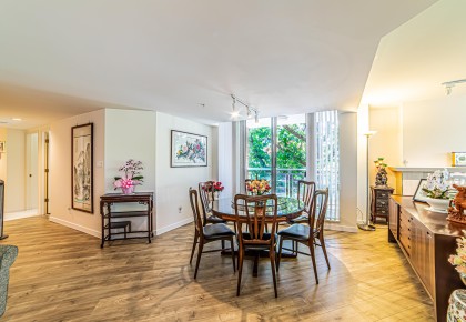 Photo 9 at 212 - 688 Fairchild Road, Oakridge VW, Vancouver West