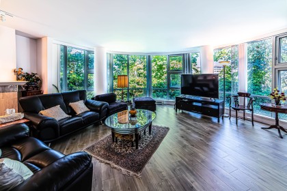 Photo 14 at 212 - 688 Fairchild Road, Oakridge VW, Vancouver West