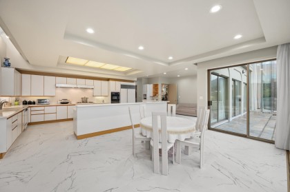 Photo 14 at 828 Beachview Drive, Dollarton, North Vancouver