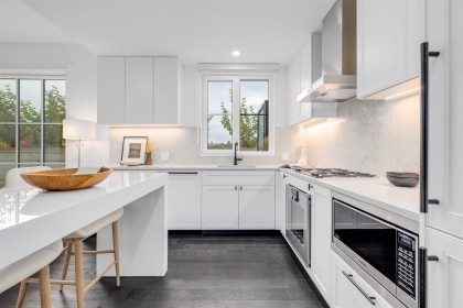 Photo 2 at 404 - 2096 W 47th Avenue, Kerrisdale, Vancouver West