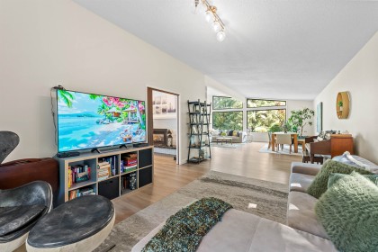 Photo 3 at 8 Halss Crescent, University VW, Vancouver West