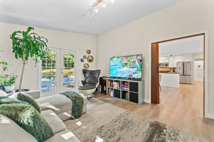 Photo 4 at 8 Halss Crescent, University VW, Vancouver West