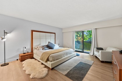 Photo 8 at 8 Halss Crescent, University VW, Vancouver West