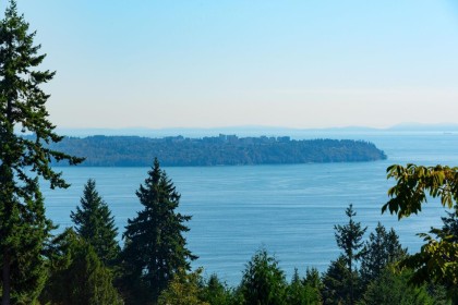 Photo 3 at 4659 Woodgreen Drive, Cypress Park Estates, West Vancouver