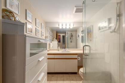 Photo 12 at 411 - 1450 Pennyfarthing Drive, False Creek, Vancouver West