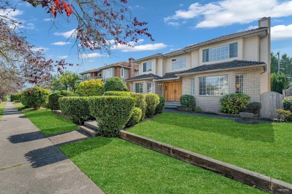 Photo 2 at 426 W 44th Avenue, Oakridge VW, Vancouver West