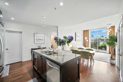 Photo 2 at 404 - 3595 W 18th Avenue, Dunbar, Vancouver West