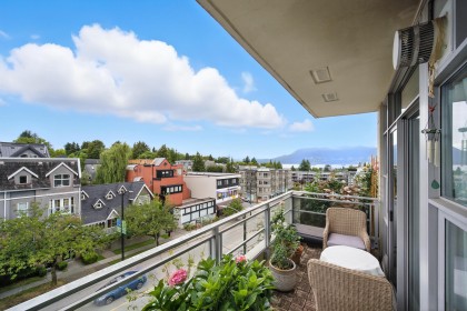 Photo 22 at 404 - 3595 W 18th Avenue, Dunbar, Vancouver West