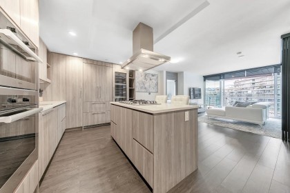 Photo 5 at 1008 - 1768 Cook Street, False Creek, Vancouver West