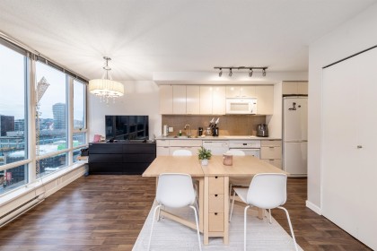 Photo 9 at 1606 - 233 Robson Street, Downtown VW, Vancouver West