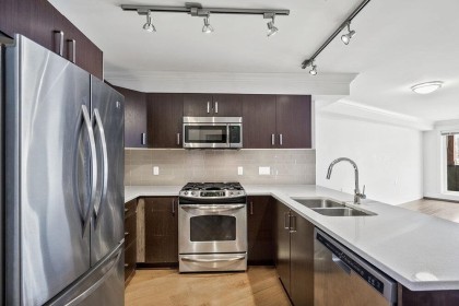 Photo 6 at 202 - 857 W 15th Street, Mosquito Creek, North Vancouver