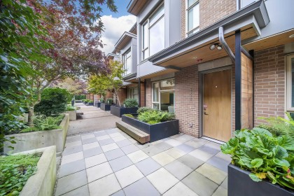 Photo 2 at 5532 Oak Street, Cambie, Vancouver West