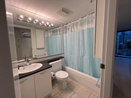 Photo 4 at 909 - 1331 W Georgia Street, Coal Harbour, Vancouver West