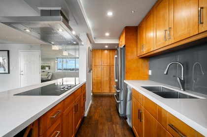 Photo 12 at 602 - 2090 Argyle Avenue, Dundarave, West Vancouver