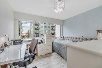 Photo 23 at 101 - 1750 Esquimalt Avenue, Ambleside, West Vancouver