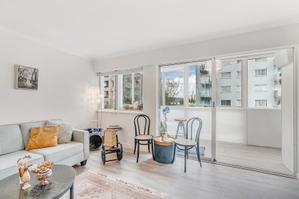 Photo 11 at 101 - 1750 Esquimalt Avenue, Ambleside, West Vancouver