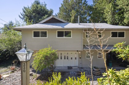 Photo 3 at 330 Bayview Road, Lions Bay, West Vancouver