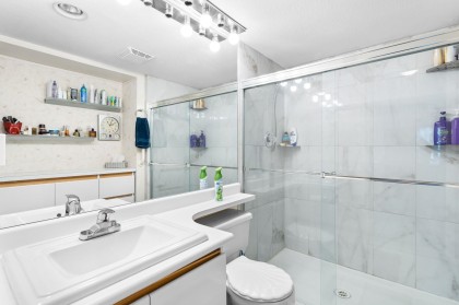 Photo 27 at 301 - 106 W Kings Road, Upper Lonsdale, North Vancouver