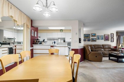 Photo 12 at 301 - 106 W Kings Road, Upper Lonsdale, North Vancouver