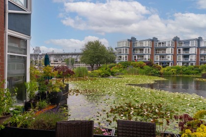 Photo 2 at 1596 Island Park Walk, False Creek, Vancouver West