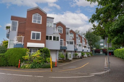 Photo 24 at 1596 Island Park Walk, False Creek, Vancouver West