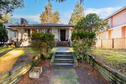 Photo 2 at 1323 W 49th Avenue, South Granville, Vancouver West