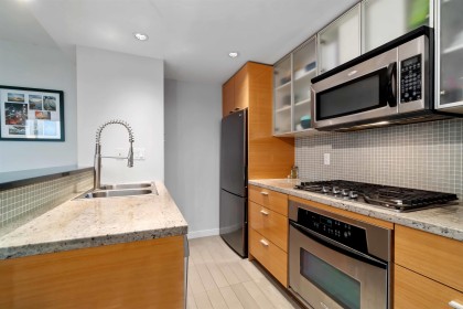 Photo 6 at 2303 - 33 Smithe Street, Yaletown, Vancouver West