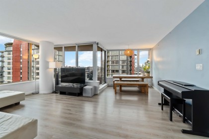 Photo 9 at 2303 - 33 Smithe Street, Yaletown, Vancouver West