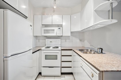 Photo 5 at 2409 - 1189 Howe Street, Downtown VW, Vancouver West