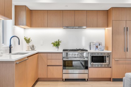 Photo 3 at 1010 W 52nd Avenue, South Granville, Vancouver West