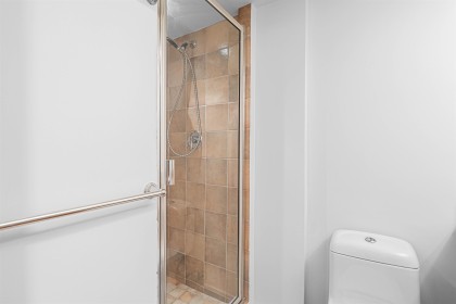 Photo 13 at 102 - 747 17th Street, Ambleside, West Vancouver