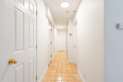 Photo 15 at 102 - 747 17th Street, Ambleside, West Vancouver