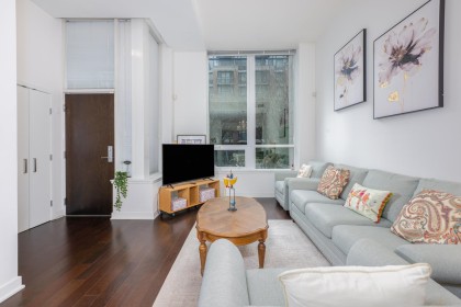 Photo 5 at 1051 Richards Street, Downtown VW, Vancouver West