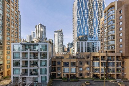 Photo 5 at 701 - 1133 Homer Street, Yaletown, Vancouver West