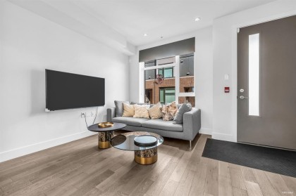 Photo 3 at 7623 Yukon Street, Marpole, Vancouver West