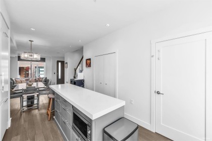 Photo 11 at 7623 Yukon Street, Marpole, Vancouver West